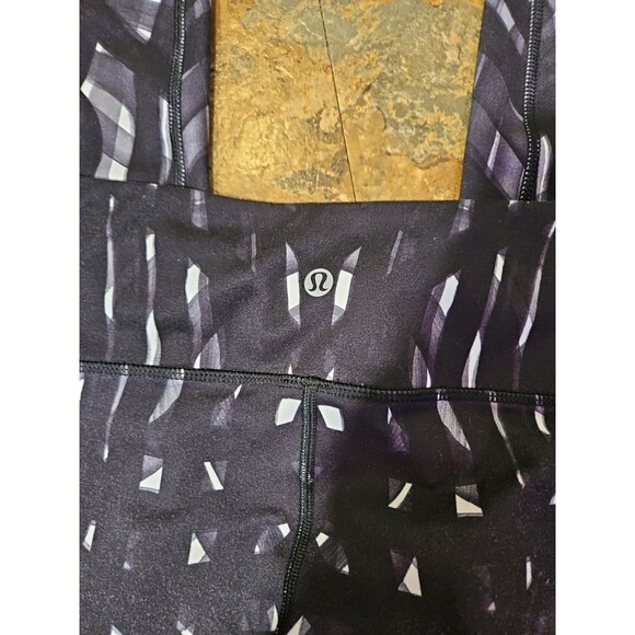 lululemon black and white legging size 8 (L28 ‎ ) - Picture 8 of 8